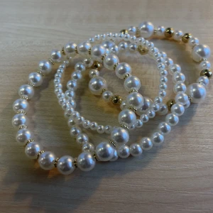 4 Jewelstar Armband - 4 Armband från Jewelstar med pärlmotiv.