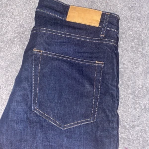 Dressman Jeans - Knappt använda dressman byxor. Säljer dem för att jag behöver rensa garderoben lite. Har ingen kvitto för dem. 