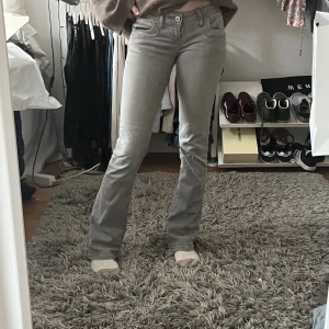 Low waist jeans - Säljer dessa jätte fina jeans från LTB i modellen valerie. Säljs inte längre på zalando och är dessutom i ett väldigt bra skick!! Bara att skriva om du har frågor!🥰🥰