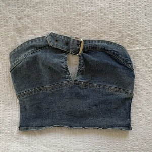 Festtopp  - Cool festtopp som tyvärr inte passar mig och är därför i princip oanvänd. Prefekt till sommar fester!!