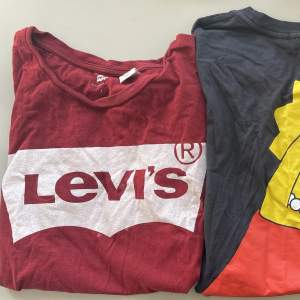 Säljer tre T-shirts i ett paket, Levis i storlek S och de två andra i storlek M