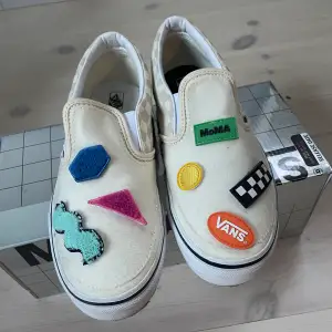 Vans x Moma (New York Museum of Modern Art) limited edition stl 37. Oanvända. Nypris 1200 önskar 300 kr