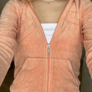 Juicy zipup - Så snygg juicy tröja 💓Har sålt på plick innan men köparen ångrade sig! Tight passform 