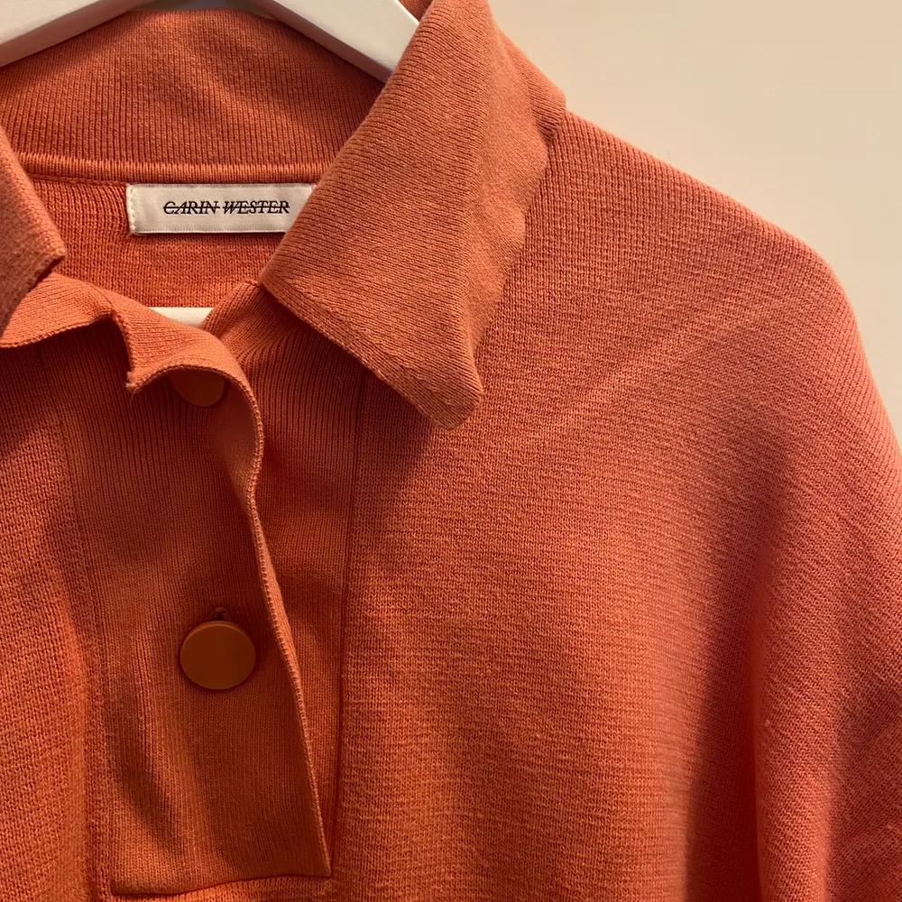 En fint stickad tröja från Carin Wester🦋 använd men i väldigt bra skick. . Tröjor & Koftor.