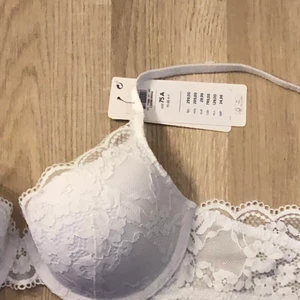 75 a bh lindex - Köpte idag på Lindex, tog fel storlek❤️köpt för 299, säljer för 150 och gratis frakt❤️