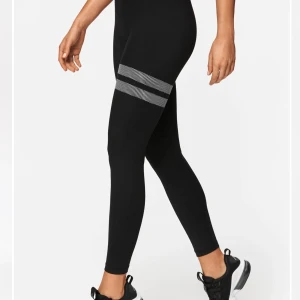 Stronger HERO TIGHTS - Strl S, i nyskick (ligger kvar i påsen) aldrig använd. Original pris 699kr säljs för 400kr.