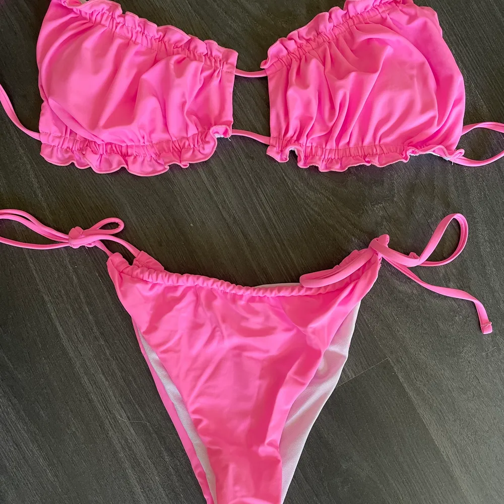 Snygg rosa bikini, både överdel och under i storlek L. Aldrig använd!. Övrigt.