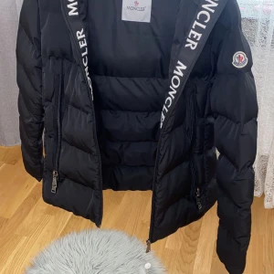 Monokler jacka  - Ny