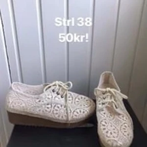 Skor - Superfina skor i mycket bra skicka! Köparen står för frakten. Finns i Malmö.