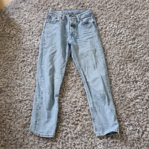 Levi's jeans - Ljusa jeans från Levi's, fint skick. Storlek W23 L26