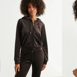 Velour set från gina - Säljer min set från ginatricot använd en gång pga fel storlek byxan är för stor för mig. Koftan storlek S byxan storlek M