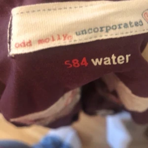 Odd molly jacka❤️ - Säljer denhär tunna oddmolly jackan som är i fint skick! Säljer den för att den inte kommer till andvändning . Om du vill ha mer bilder kontakta mig så löser vi de.❤️Står ingen storlek på tyvärr men köpte online och Stog 11-13