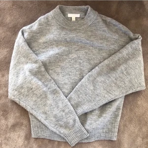 Stickad tröja från hm - Säljer den populära stickade tröjan från hm köpt här på Plick men tyvärr inte kommit till användning❣️