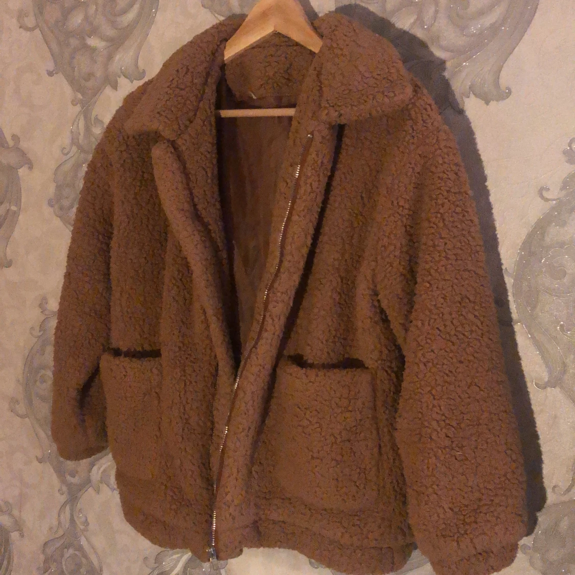 Fluffig brun Jacka - 90