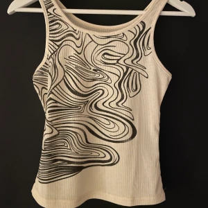 Linne :) - Säljer detta linnet köpt på SHEIN. Helt oanvändt. :) I storlek S. Men  39kr frakt med postnord 