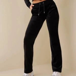 Juicy byxor  - Intressekoll på mina svarta juicy byxor med fickor! priset kan diskuteras, skriv för egna bilder💗