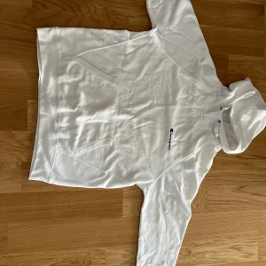 Champion hoodie - Vit champion hoodie i bra skick  storlek L