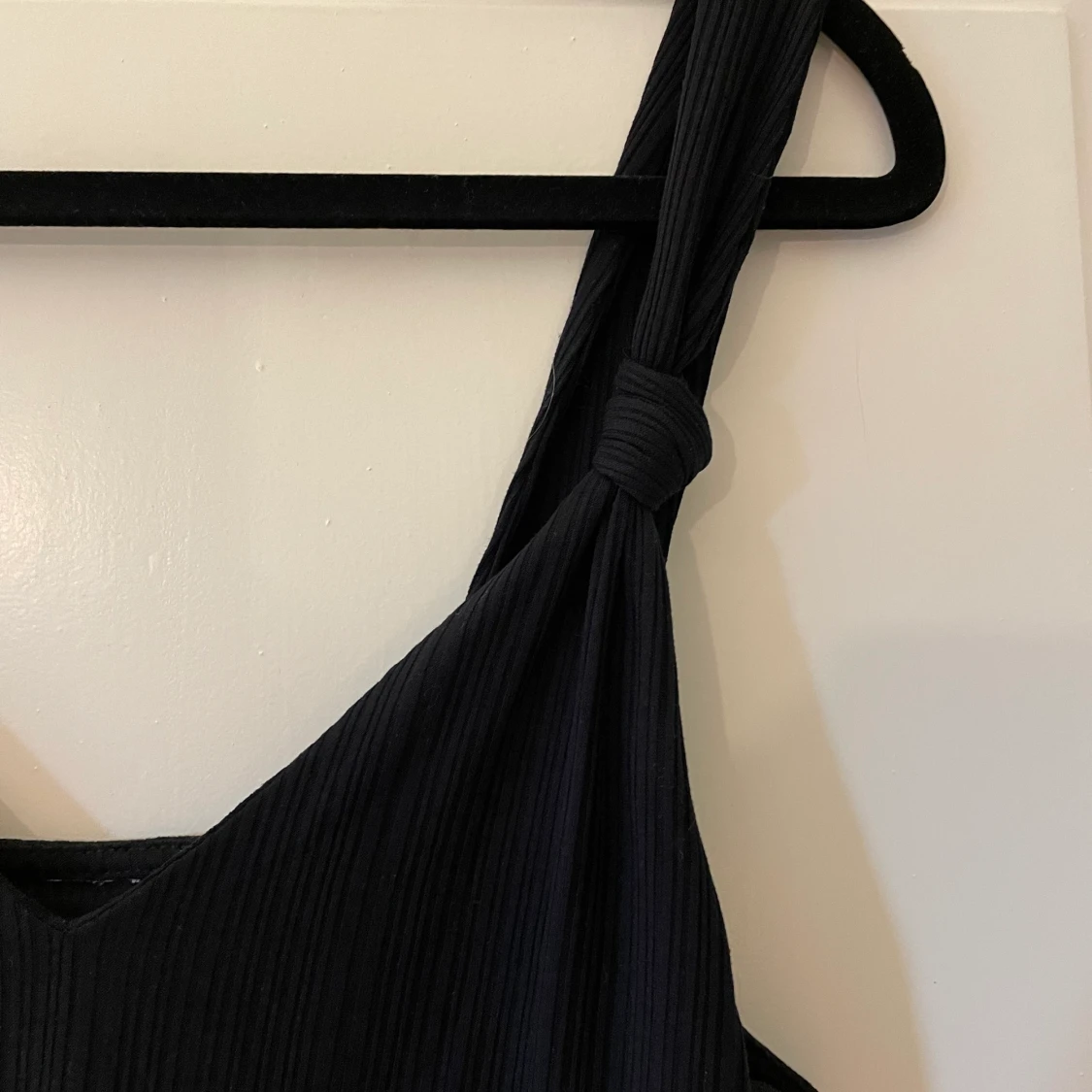 Svart linne med knytdetaljer - 90