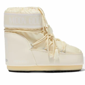 Moonboots  - Köpta förra vintern, nästan aldrig använda, färgen cream. Meddela för fler bilder✨