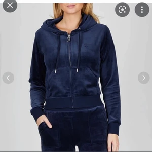 Juciy tröja - Säljer nu min fina juciy tröja då den inte kommer till användning, mycket fint skick köpt i julas på NK för 1200. Skriv privat för frågor eller egna bilder!😍