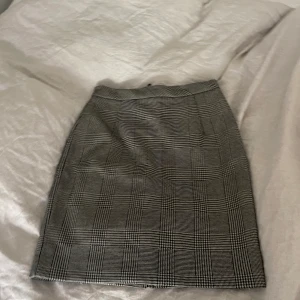 Kjol - Mönstrad kjol från hm. Nyskick 