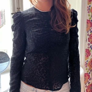 Topp från other stories!!! - Säljer denna så fina topp som är perfekt att ha till fest från other stories!!