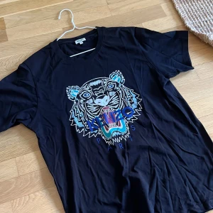 Kenzo T-shirt  - Jättefint skick☀️ pris är ex frakt!