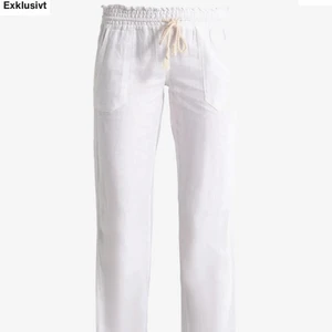 Linnebyxor - Köpte alltså dessa skitsnygga linnebyxor i både S och M och inga passade🥺🥺 denna annons är för storlek S, men på min sida finns även M. Skriv privat för bilder! Högst bud vinner😉