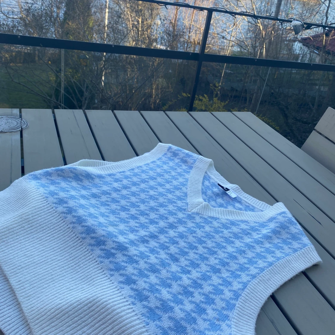 Blå vit mönstrad väst - 90