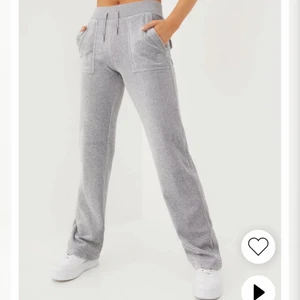 Juicy couture byxor  - Säljer nu mina älskade juicy couture byxor i färgen ( gray marl) de är i storlek xs men passar mig som vanligtvis har s, använda fåtal gånger men inga täcken på användning förutom (se bild 3).  Kom privat för fler bilder❤️ 