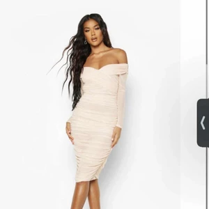 Klänning! - Säljer denna jätte fina klänningen som är oanvänd <3 