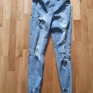 Jeans i storlek 38/m endast provade finns i rotebro