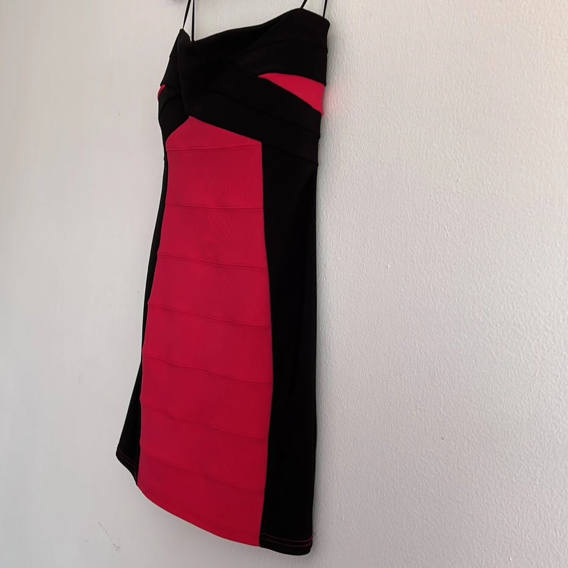  Kort svart rosa klänning  - 90