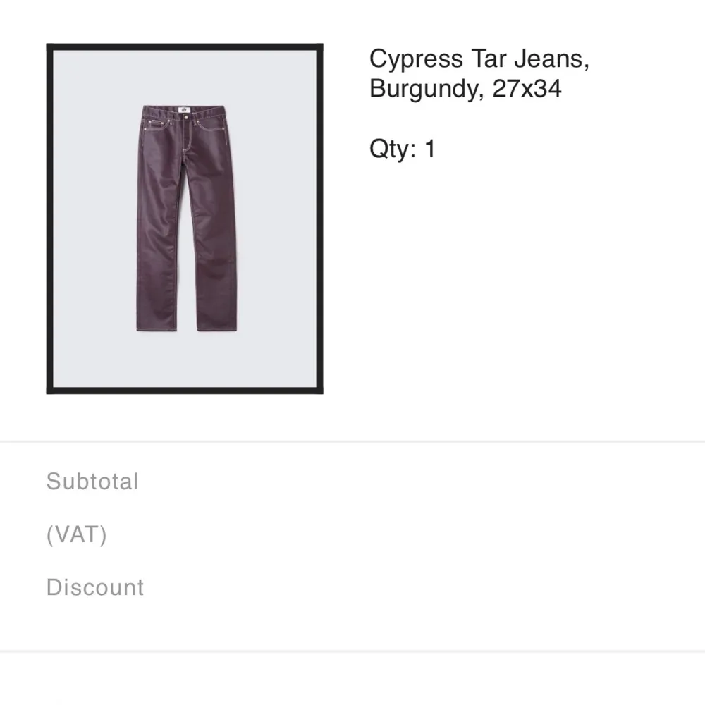Säljer dessa skitsnygga eytys jeans i modellen cypress. Färgen är röd brun ish med vita sömmar strl 27x34. Lite glansigt material så ser lite ut som läder typ och verkligen skitsnygga men får ingen användning för de tyvärr⚡️. Jeans & Byxor.