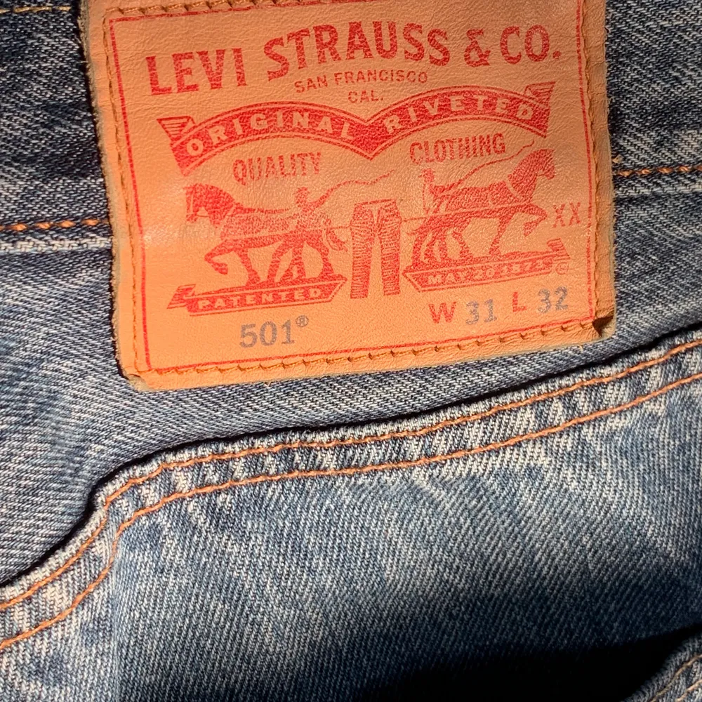Levis Raka Jeans Vintage Blå, Storlek W 31 L 32. 7/10 Bra skick. Nypris 800 kr, Säljs för 300 kr + 62 kr (frakt om det behövs). Möts i Stockholm📍Tar endast Swish!. Jeans & Byxor.