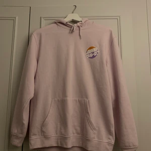 Santa cruz - Rosa Santa Cruz hoodie, använd max 3 ggr💕