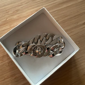 Armband från Marc Jacobs  - Silvrigt armband från Marc Jacobs🌙