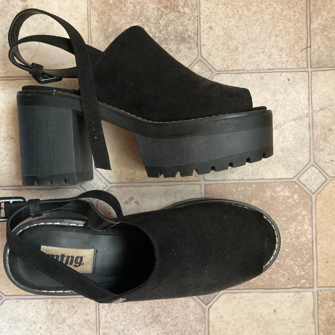 Svarta platåsandaler chunky sammet 39