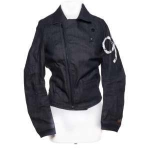 Jacka - Snygg G-Star Raw jacka. Bomberjacka liknande, med coolt tryck på ärmen.