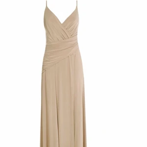 Balklänning  - Säljer denna snygga balklänning från Booho, den passar storlek xs-m och säljer för 400kr, den är aldrig använd🥰