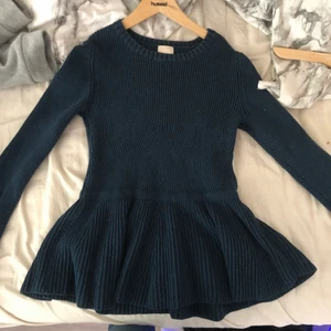 Marinblå tröja - Jätte fin marinblå tröja i storlek S. Använd fåtal gånger.