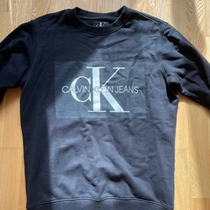 Calvin Klein  - Bra skick, få gånger använd, säljer pga att den är för liten för mig// nypris ca 1000