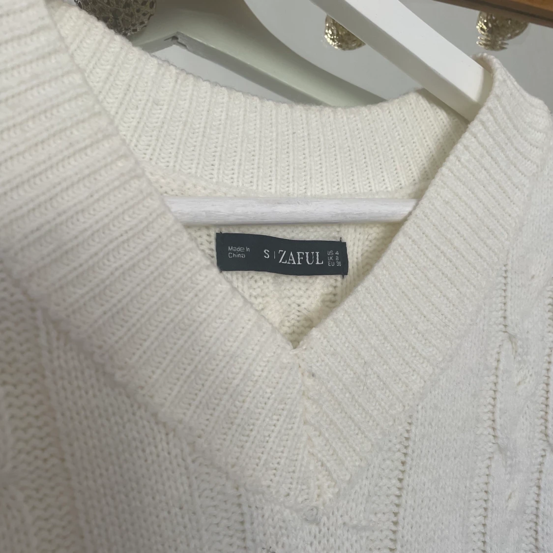 Vit stickad väst - 90
