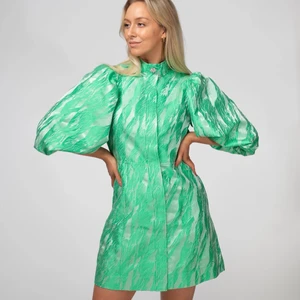 INTRESSEKOLL på GANNI klänning i strl 36 - INTRESSEKOLL på Superfin oanvänd klänning från Ganni i strl 36, ordinariepris 2795kr.