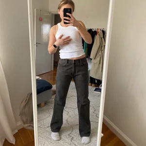 Jeans - Bruna jeans. Superfina!! Passar S/M. Jag är 167 för referens. Pris inklusive frakt!!❤️❤️❤️