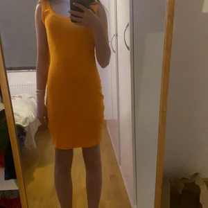 Vanlig orange klänning  - Köpt från shein. Storlek xs