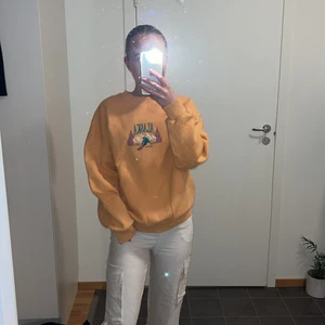 Sweatshirt - Säljer denna nya snygga sweatshirt i Stolek Xs. Prislapp sitter kvar!