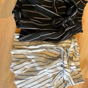 Två par shorts, svarta från H&M storlek 32 och vita från Zara storlek XS. Köp en för 70kr st eller båda för 100! Köparen står för frakt. 