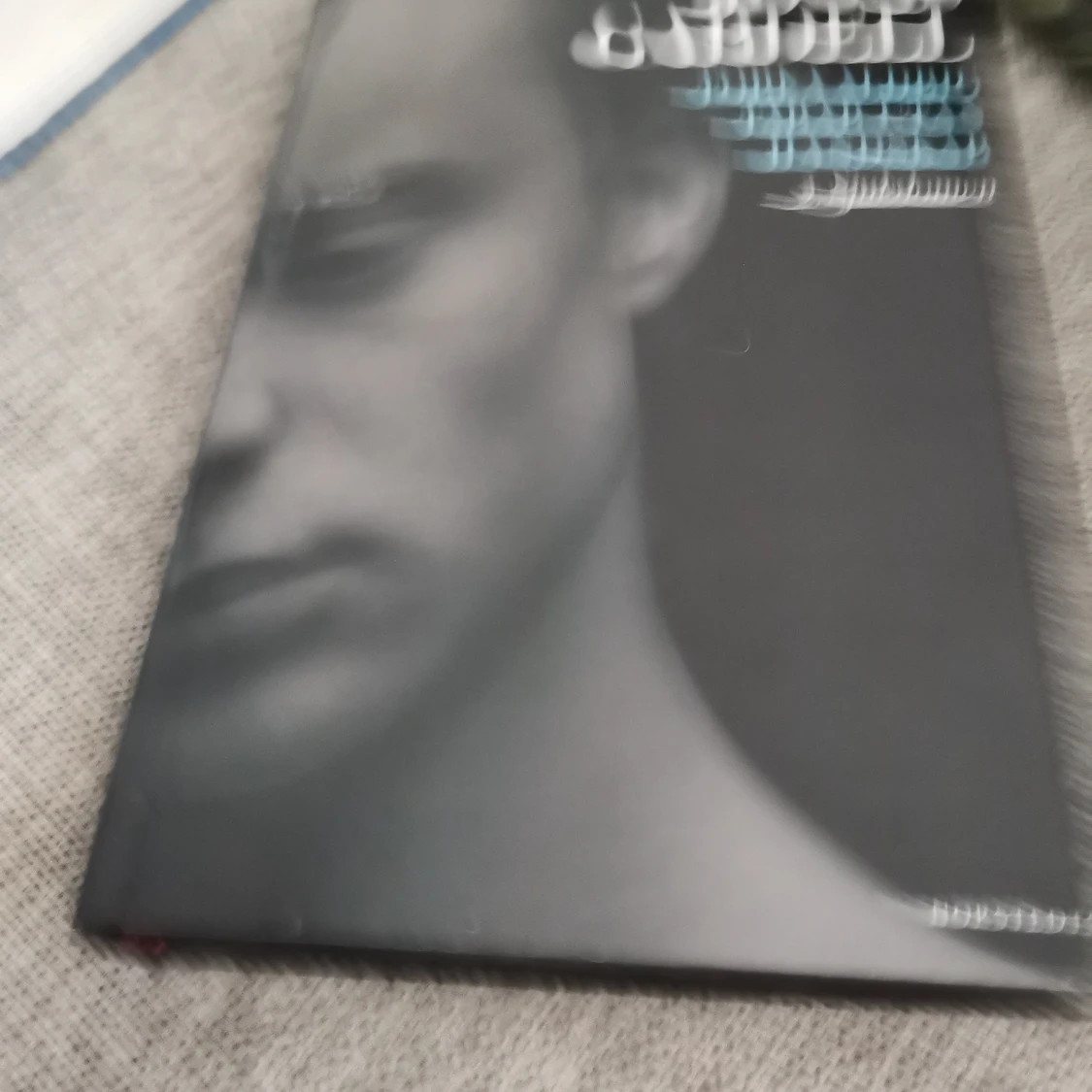 En bok torka aldrig tårar utan. Handskar