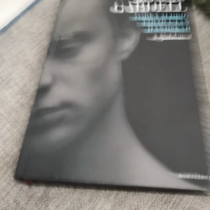 En bok torka aldrig tårar utan. Handskar - En bok torka aldrig tårar utan handskar med Jonas gardell